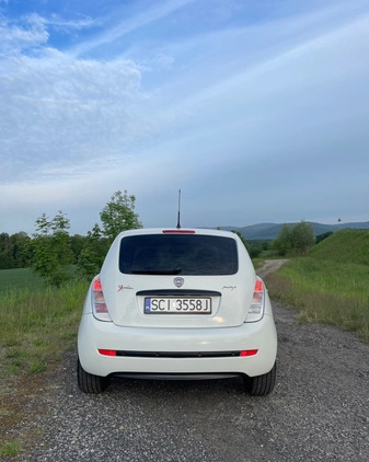 Lancia Ypsilon cena 18000 przebieg: 185500, rok produkcji 2007 z Praszka małe 211